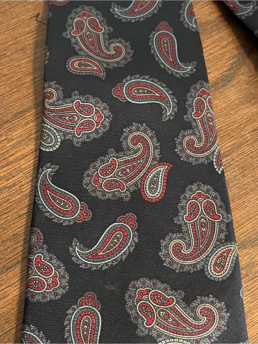 Oscar De La Renta Couture Classic Black Paisley Silk Tie with Red Accents